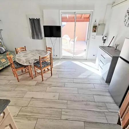 Les Yoles - Trois Pieces Mezzanine Pour 8 Personnes A Port Leucate. Ref: 2yol_37 Mae-4004 Vila